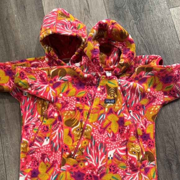 Patagonia Other - Patagonia Kids' Colorful Fleece bunting
